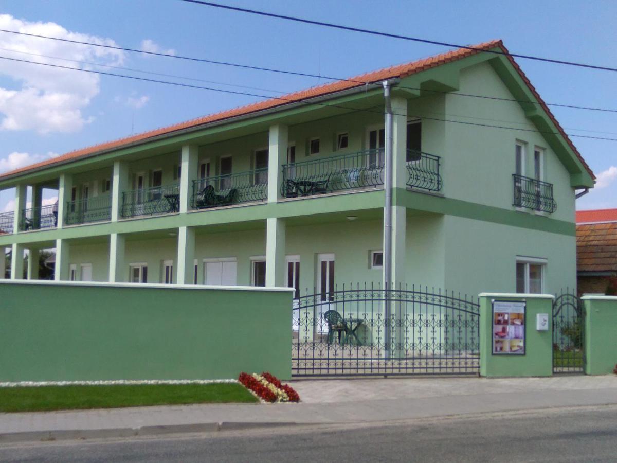 Hotel Privát Sulamit Podhájska Exterior foto